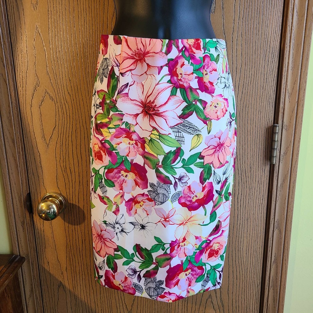 Guess HW Belle Botanic Beauty Floral Pencil Skirt Size S NWT